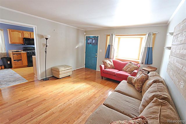 412 Cambridge Avenue, South Lyon, MI 48178