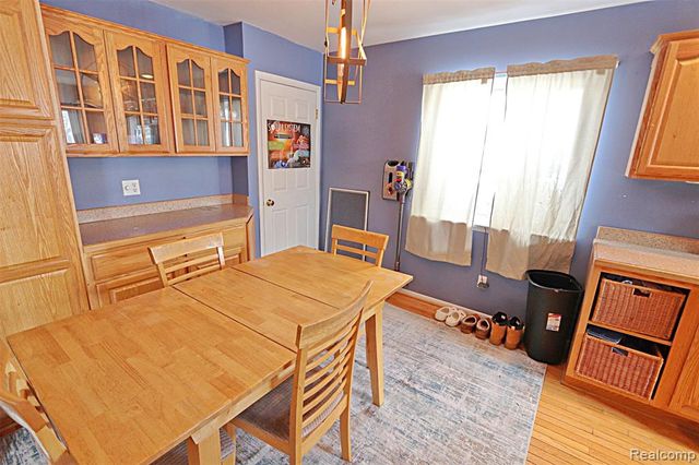 412 Cambridge Avenue, South Lyon, MI 48178