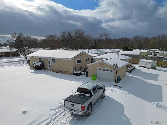 412 Cambridge Avenue, South Lyon, MI 48178