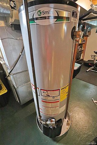 412 Cambridge Avenue, South Lyon, MI 48178