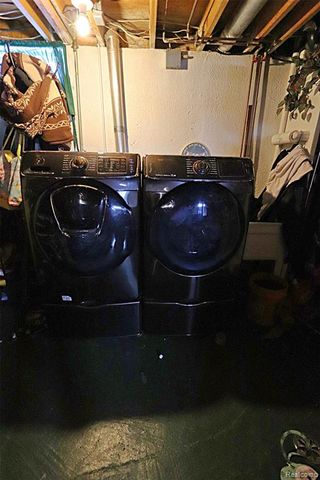 412 Cambridge Avenue, South Lyon, MI 48178