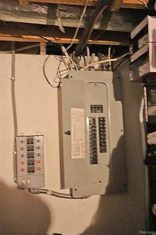 412 Cambridge Avenue, South Lyon, MI 48178