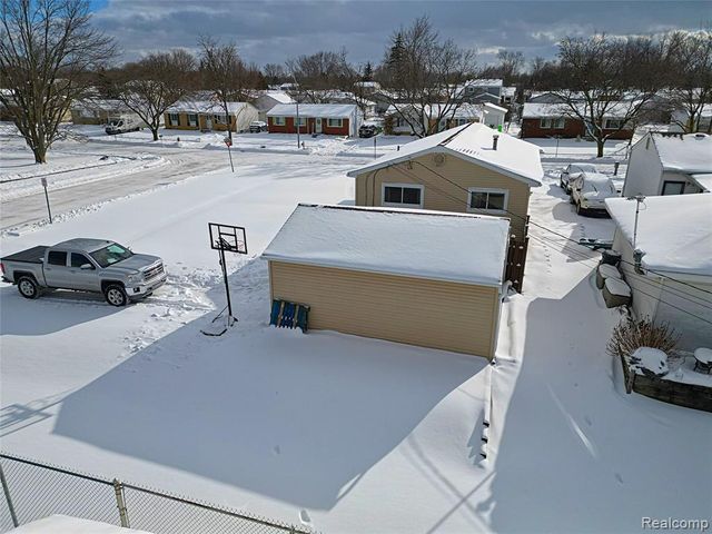 412 Cambridge Avenue, South Lyon, MI 48178