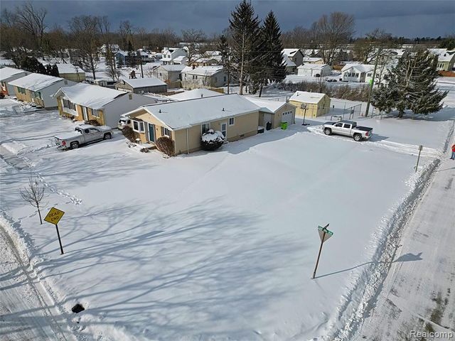 412 Cambridge Avenue, South Lyon, MI 48178