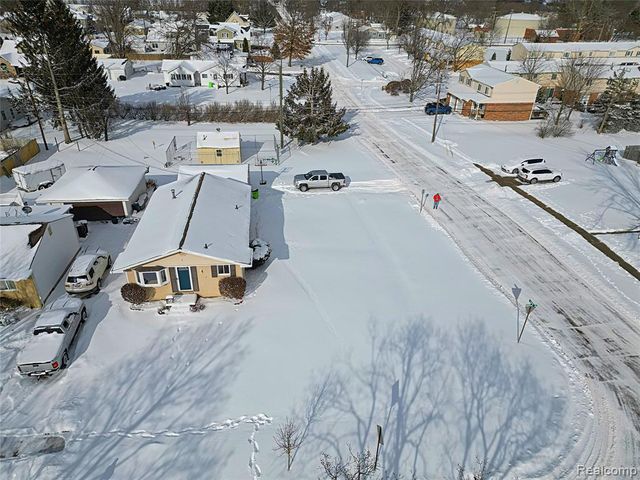 412 Cambridge Avenue, South Lyon, MI 48178