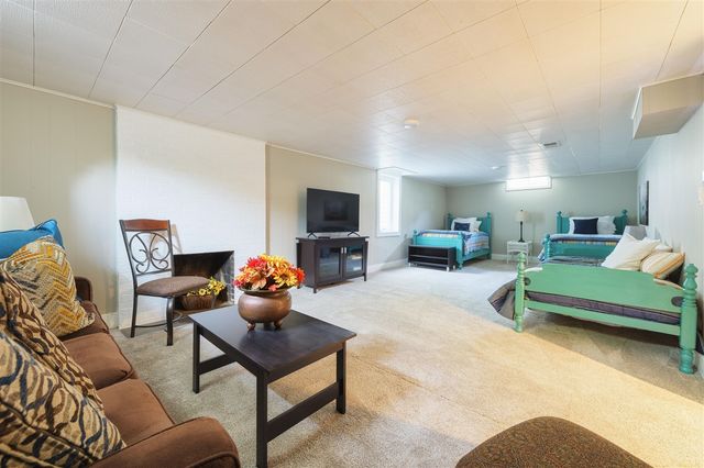 212 W Randolph Street, Douglas, MI 49406