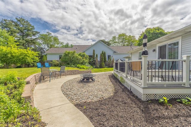 212 W Randolph Street, Douglas, MI 49406