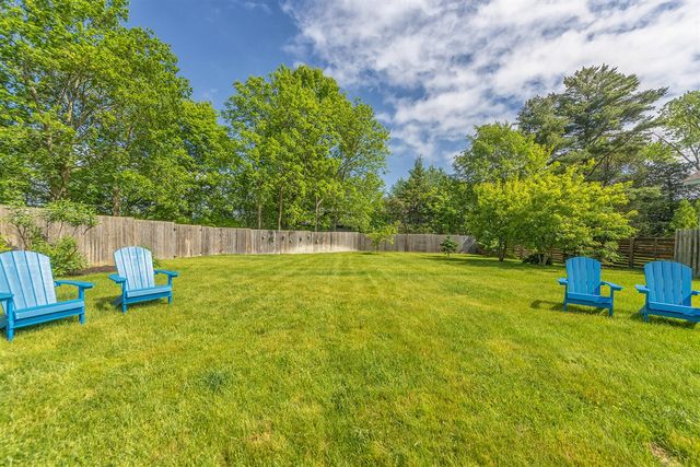 212 W Randolph Street, Douglas, MI 49406