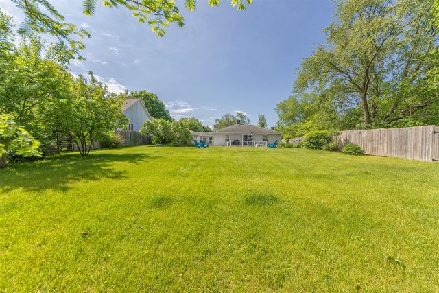 212 W Randolph Street, Douglas, MI 49406