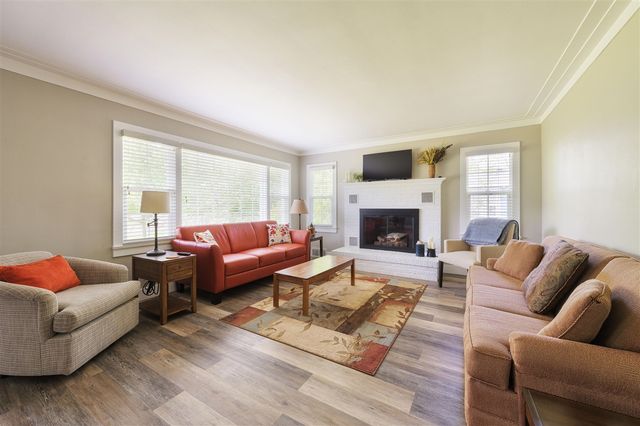 212 W Randolph Street, Douglas, MI 49406