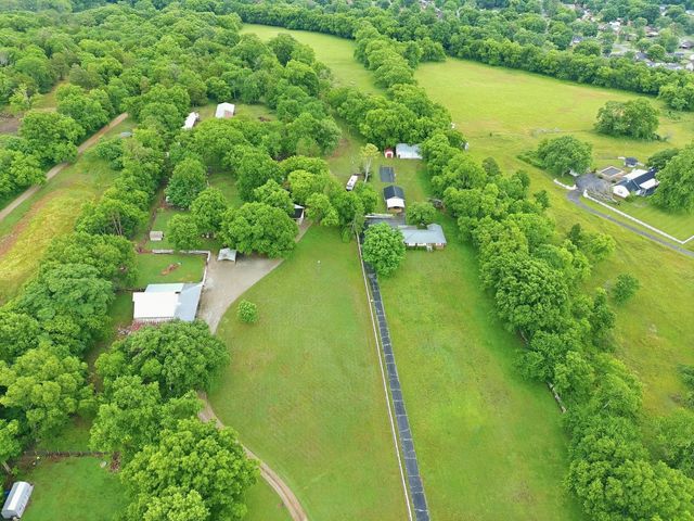 6222 Cayce Lane, Columbia, TN 38401