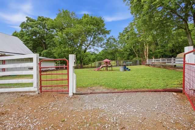 6222 Cayce Lane, Columbia, TN 38401