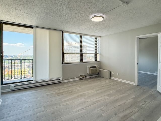2740 N Pine grove Avenue 17F, Chicago, IL 60614