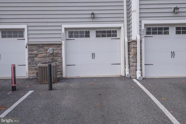 220 CHARLES ELLIS DR, Newtown Square, PA 19073