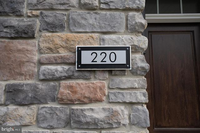 220 CHARLES ELLIS DR, Newtown Square, PA 19073