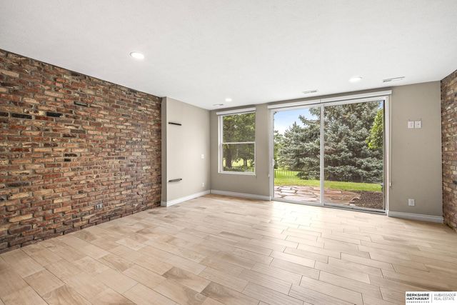 1319 S 184th Circle, Omaha, NE 68130