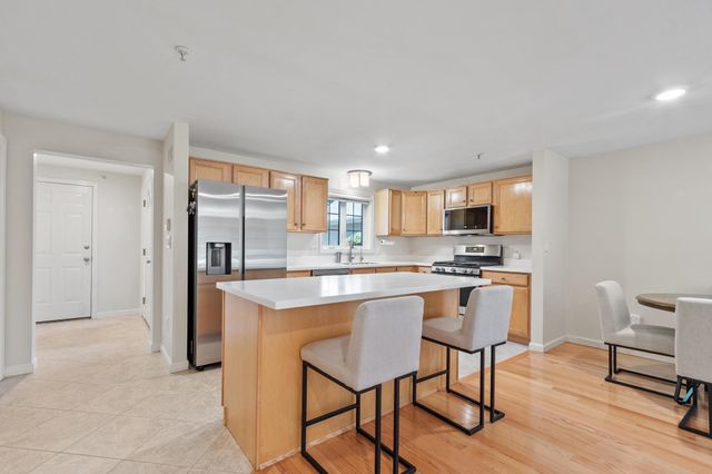 32 Overlook Circle, Hudson, NH 03051