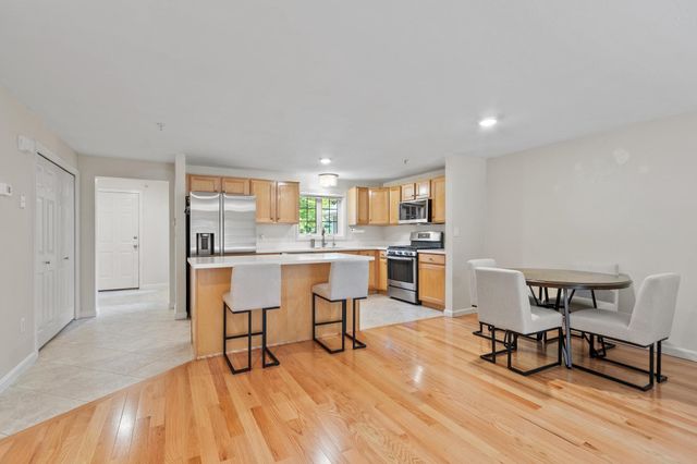 32 Overlook Circle, Hudson, NH 03051