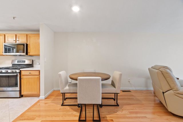 32 Overlook Circle, Hudson, NH 03051