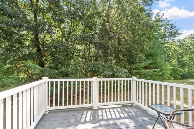 32 Overlook Circle, Hudson, NH 03051