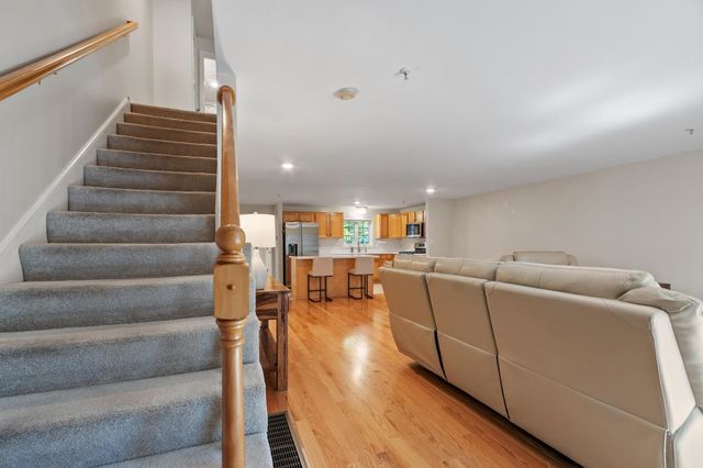 32 Overlook Circle, Hudson, NH 03051
