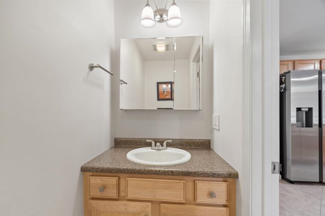 32 Overlook Circle, Hudson, NH 03051