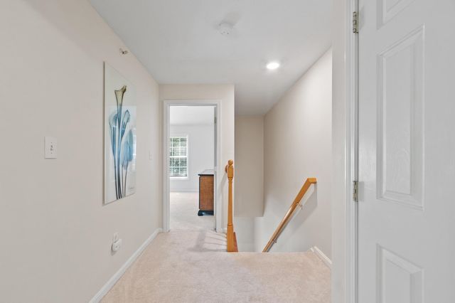 32 Overlook Circle, Hudson, NH 03051