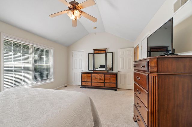 32 Overlook Circle, Hudson, NH 03051