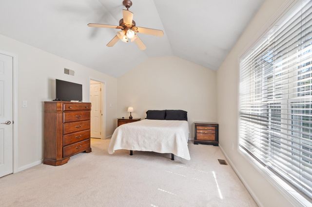 32 Overlook Circle, Hudson, NH 03051