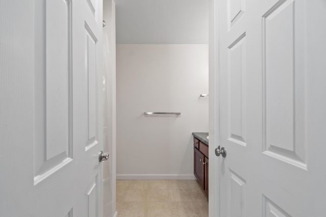 32 Overlook Circle, Hudson, NH 03051