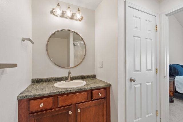 32 Overlook Circle, Hudson, NH 03051