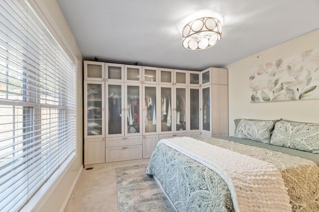 32 Overlook Circle, Hudson, NH 03051