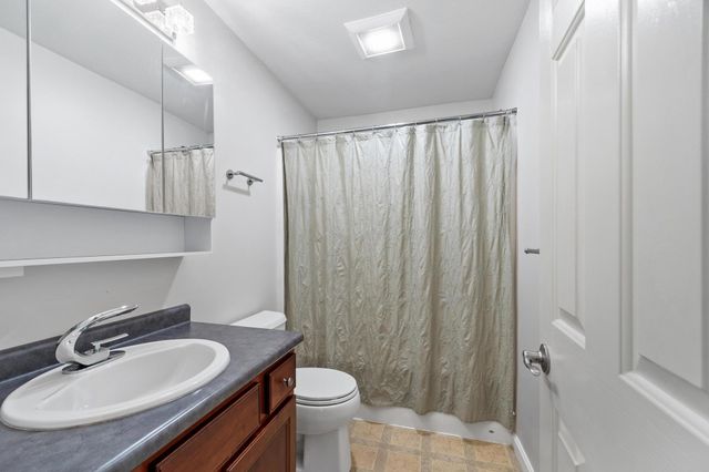 32 Overlook Circle, Hudson, NH 03051