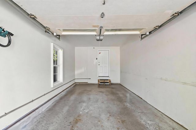 32 Overlook Circle, Hudson, NH 03051