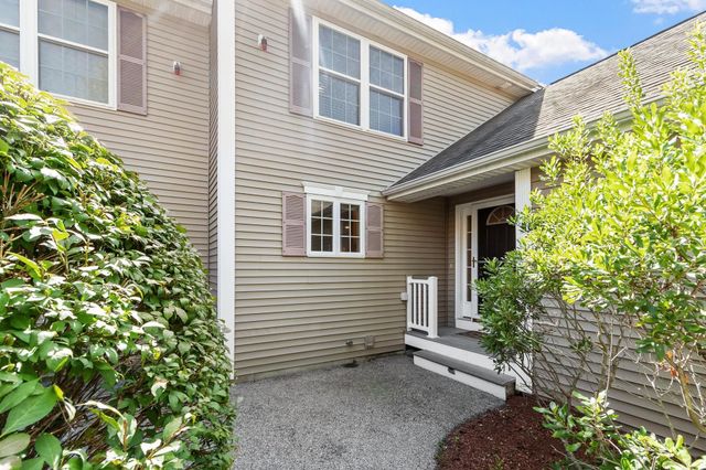 32 Overlook Circle, Hudson, NH 03051