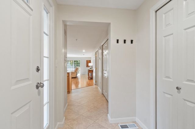 32 Overlook Circle, Hudson, NH 03051