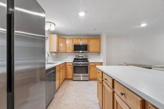 32 Overlook Circle, Hudson, NH 03051