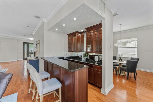 2722 N MYRTLE AVENUE, Tampa, FL 33602