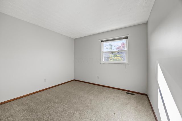 1297 Slade Avenue, Columbus, OH 43235