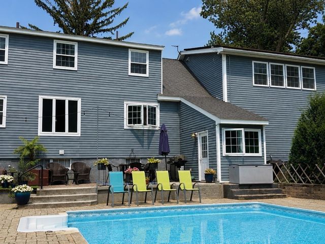 100 Sutton Hill Rd, North Andover, MA 01845