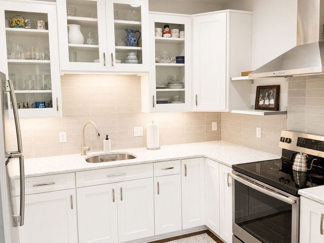 100 Sutton Hill Rd, North Andover, MA 01845