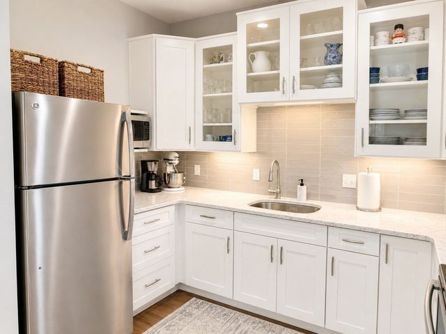 100 Sutton Hill Rd, North Andover, MA 01845