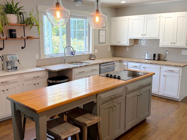 100 Sutton Hill Rd, North Andover, MA 01845