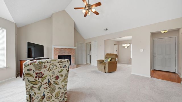 7086 COUNTRY WALK DR, Cordova, TN 38018