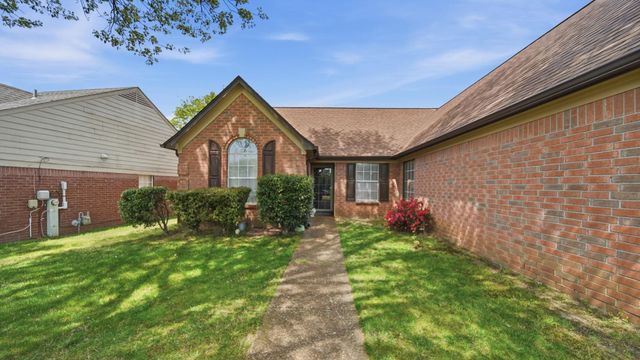 7086 COUNTRY WALK DR, Cordova, TN 38018