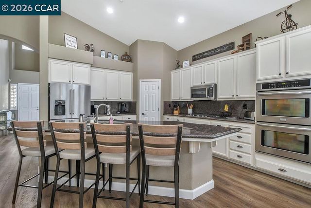 988 Country Glen Lane, Brentwood, CA 94513