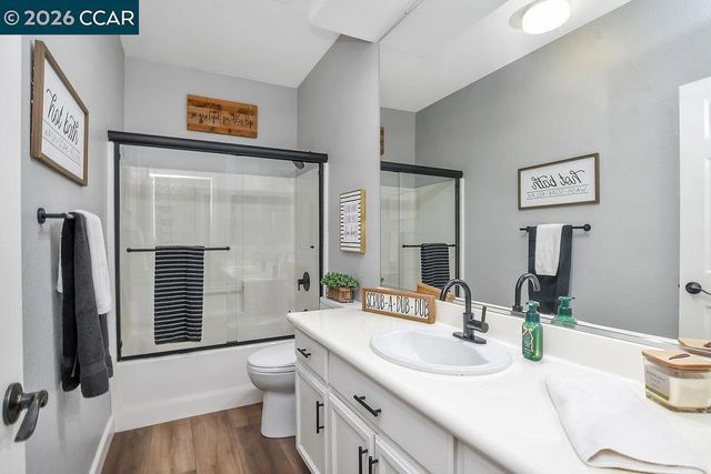 988 Country Glen Lane, Brentwood, CA 94513
