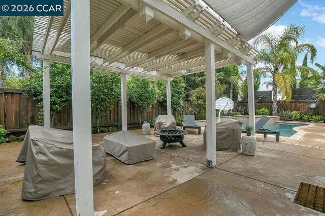 988 Country Glen Lane, Brentwood, CA 94513