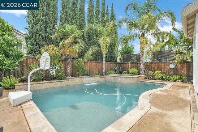 988 Country Glen Lane, Brentwood, CA 94513