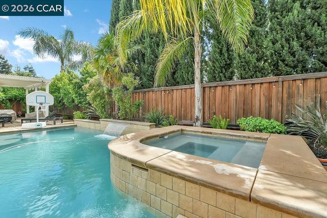 988 Country Glen Lane, Brentwood, CA 94513
